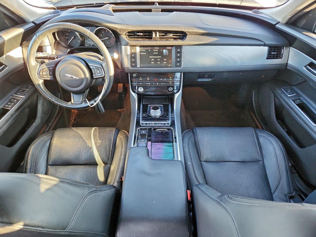 2016 JAGUAR XF PRESTIGE photo 8