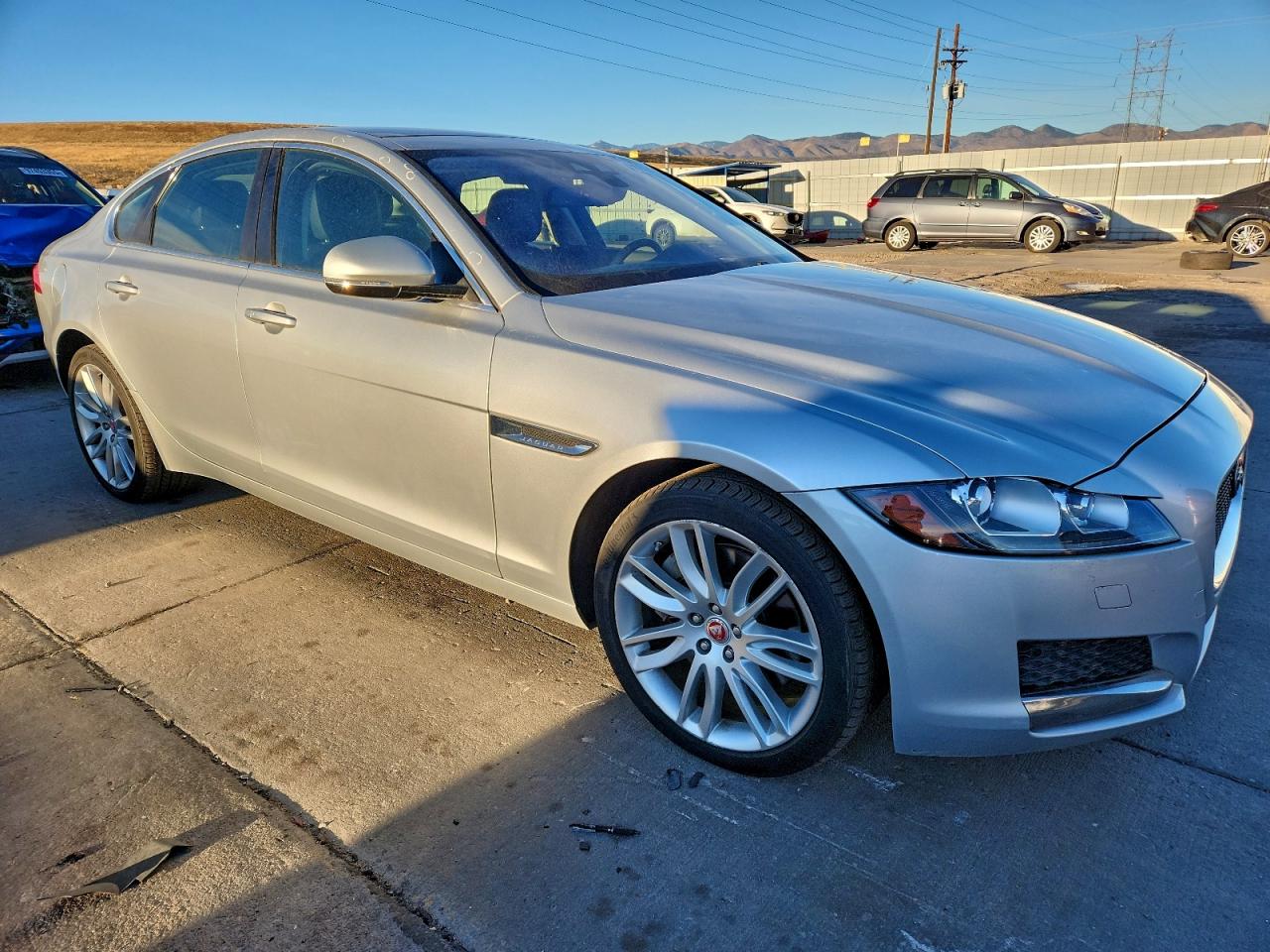 2016 JAGUAR XF PRESTIGE photo 4
