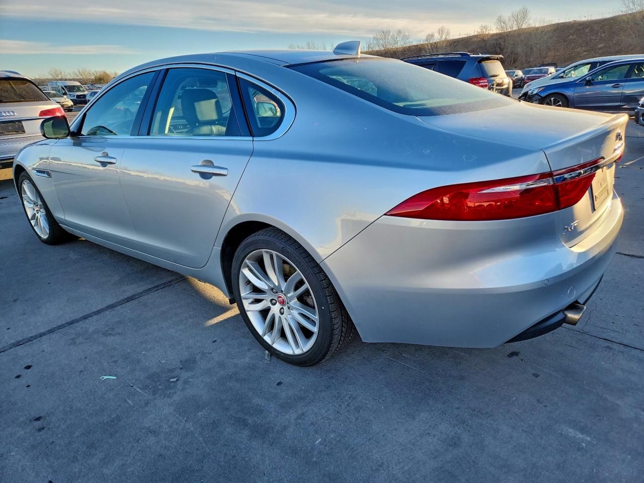 2016 JAGUAR XF PRESTIGE photo 2