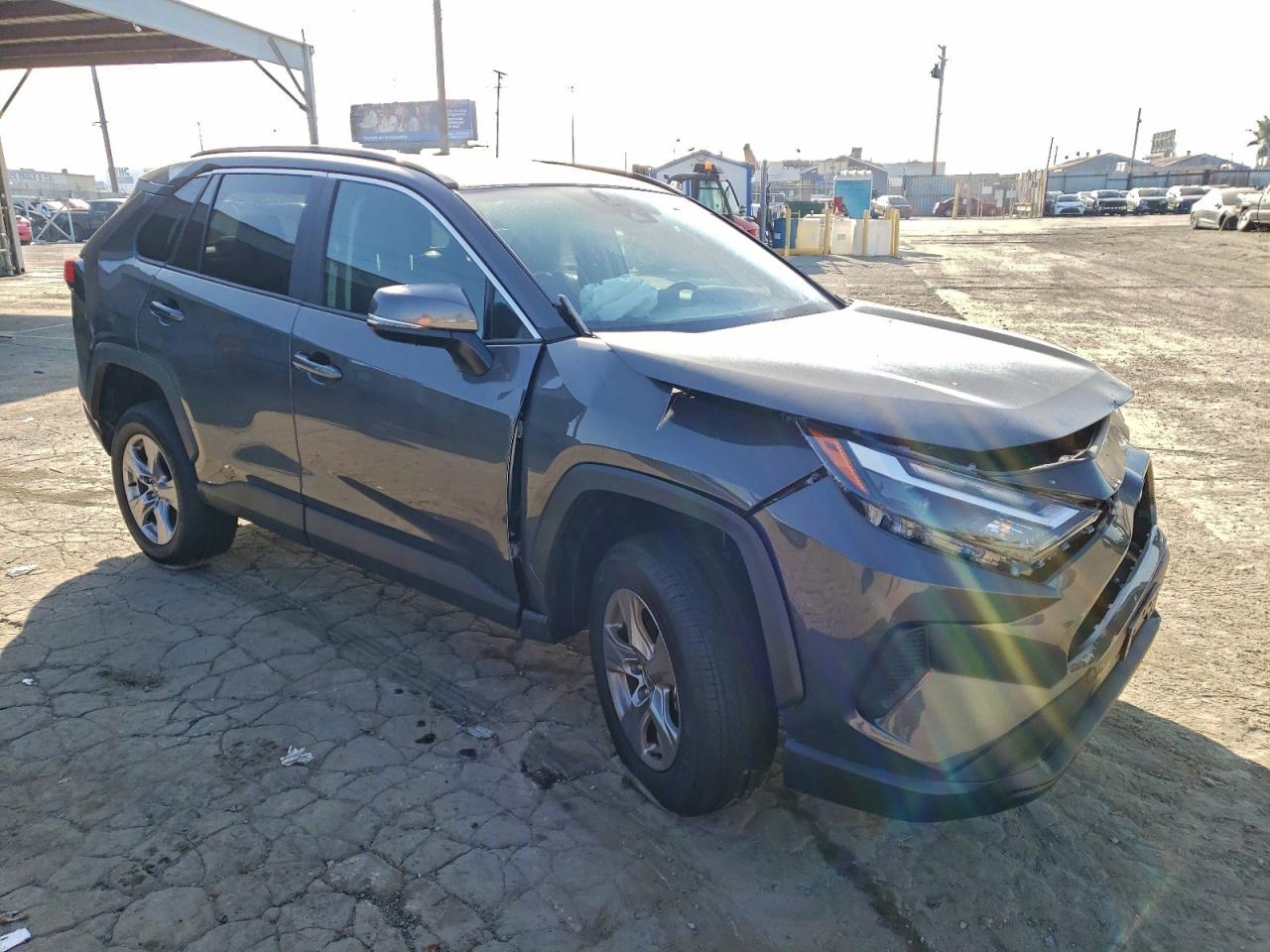 2025 TOYOTA RAV4 XLE photo 4