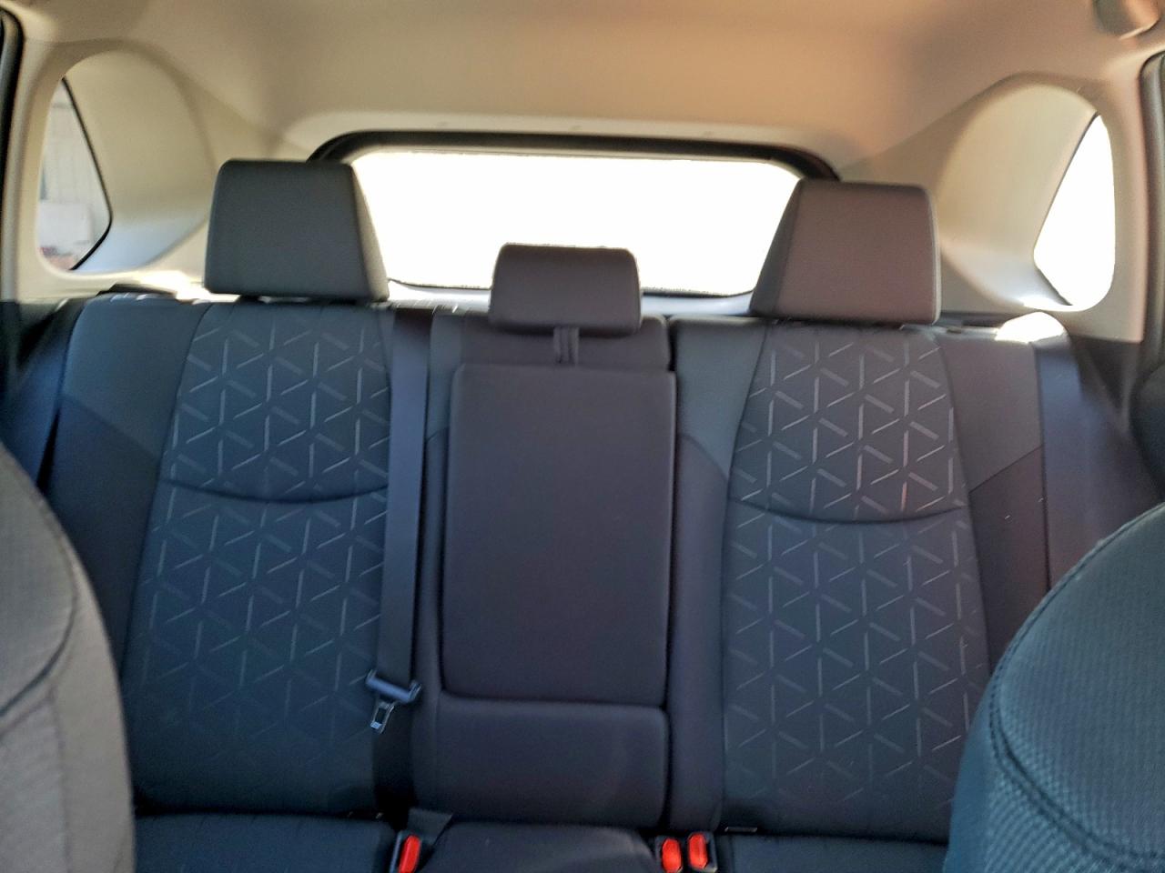 2025 TOYOTA RAV4 XLE photo 10
