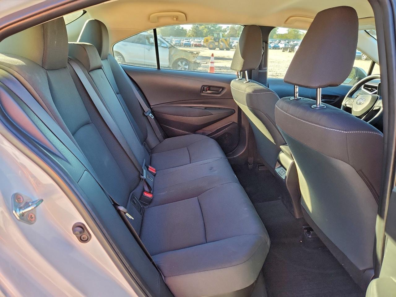 2025 TOYOTA COROLLA LE photo 10