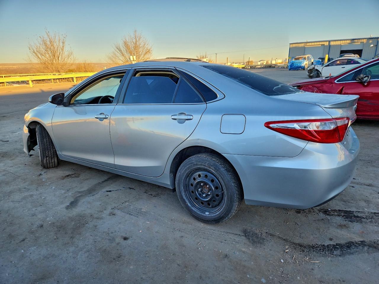2017 TOYOTA CAMRY LE photo 2