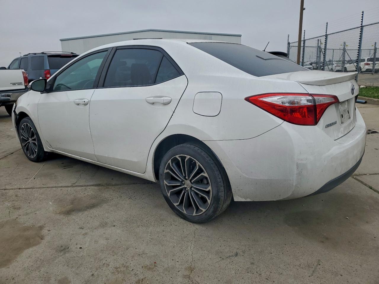 2016 TOYOTA COROLLA L photo 2