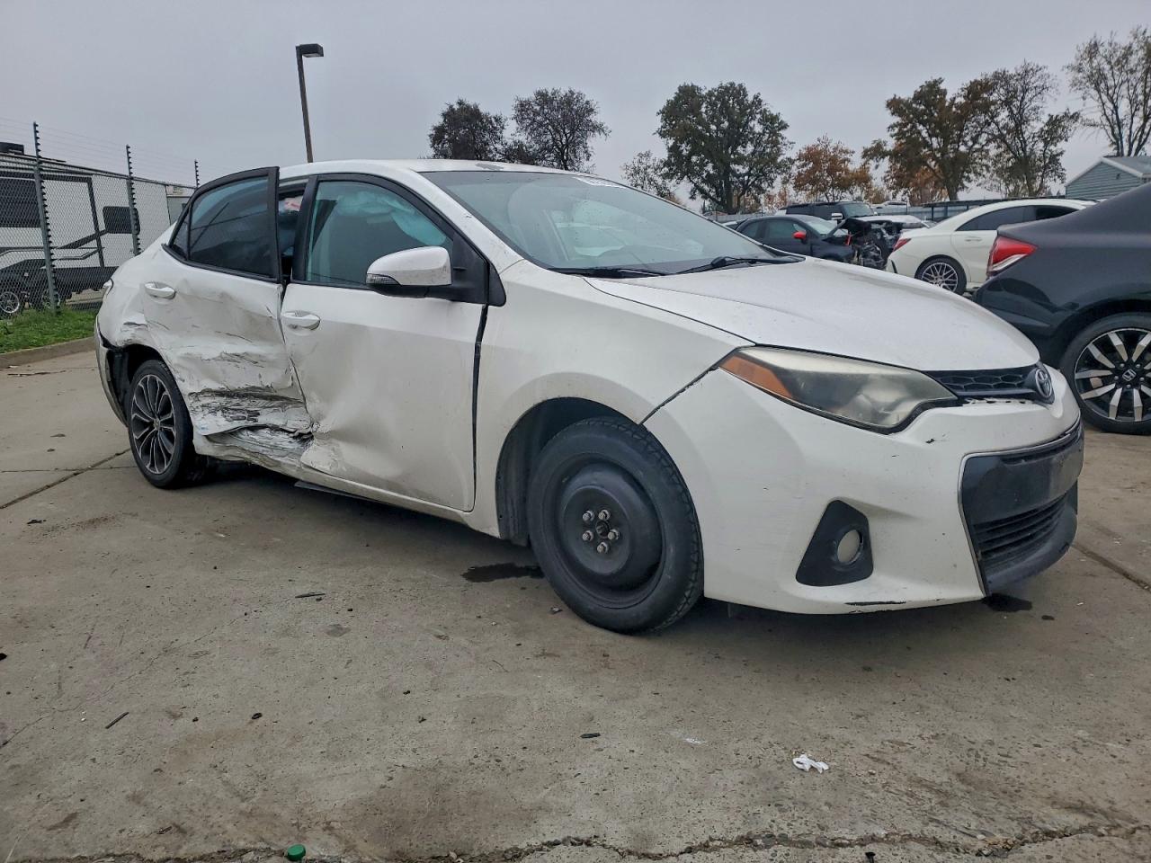 2016 TOYOTA COROLLA L photo 4