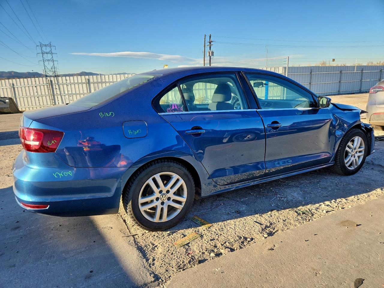 2017 VOLKSWAGEN JETTA photo 3