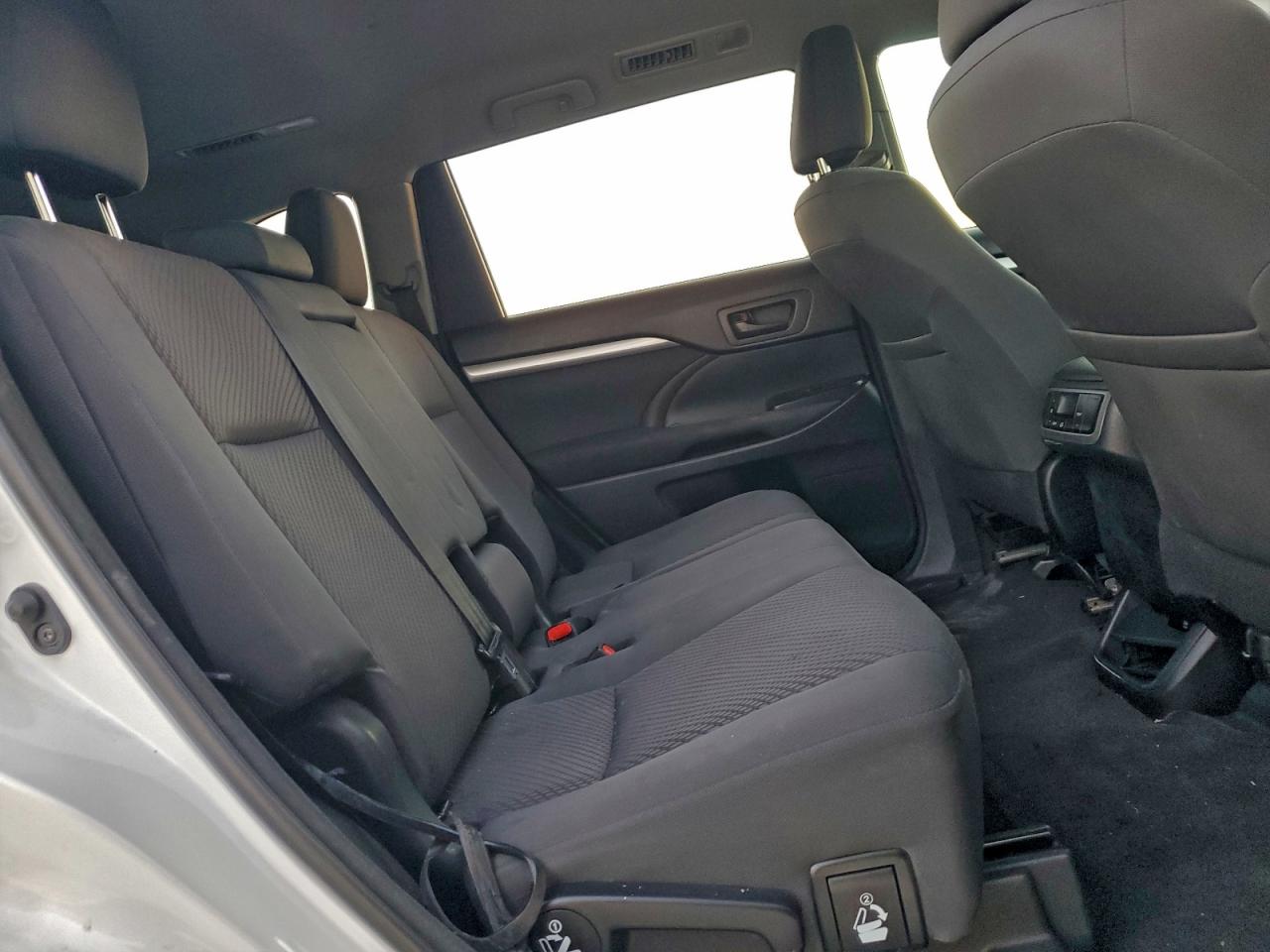 2018 TOYOTA HIGHLANDER LE photo 11