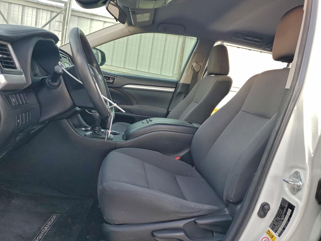 2018 TOYOTA HIGHLANDER LE photo 7