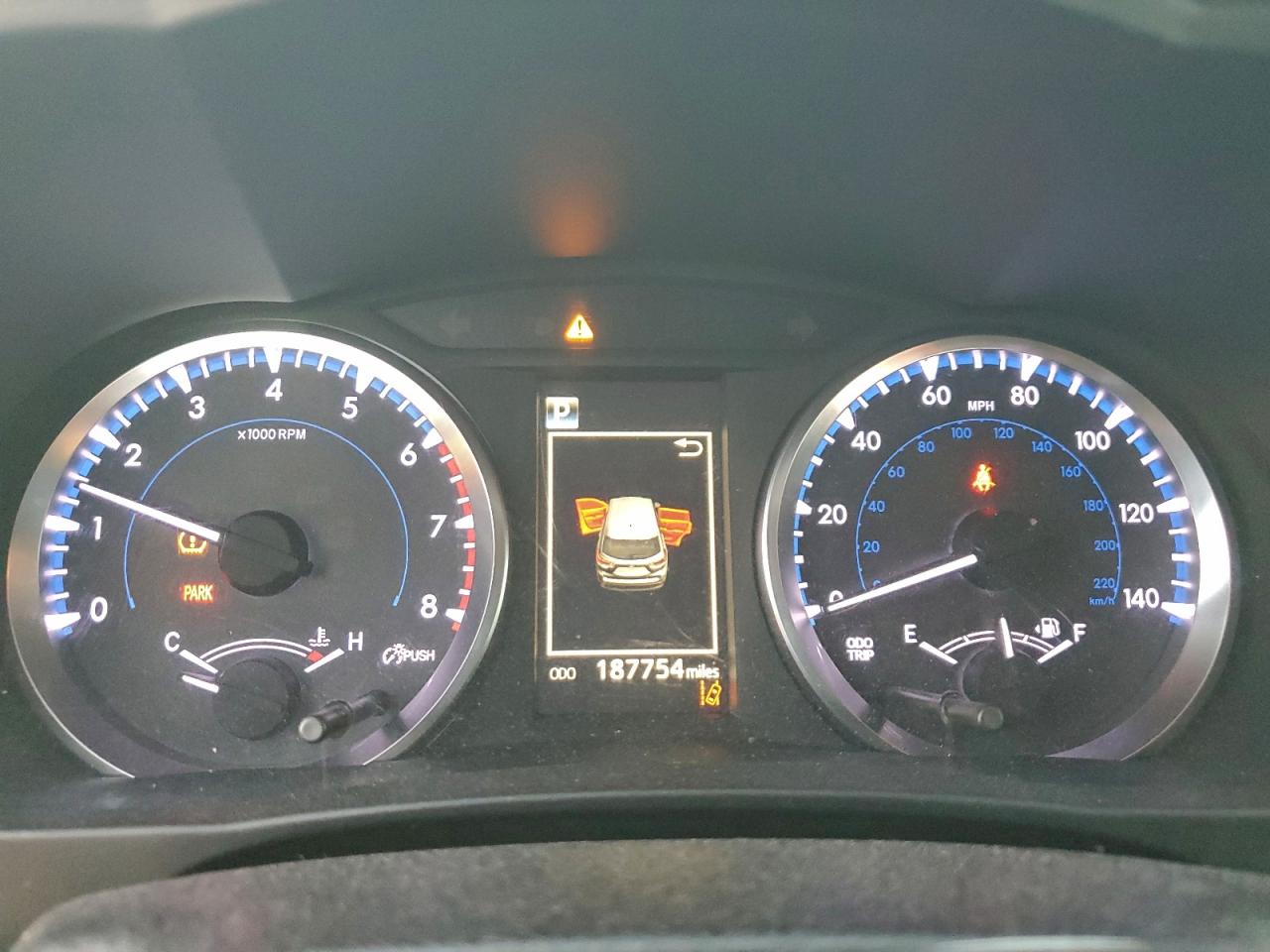 2018 TOYOTA HIGHLANDER LE photo 9