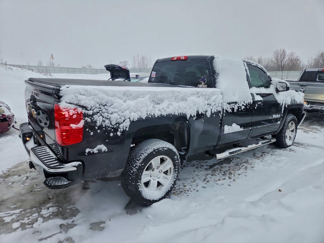 2017 CHEVROLET SILVERADO K1500 LT photo 3