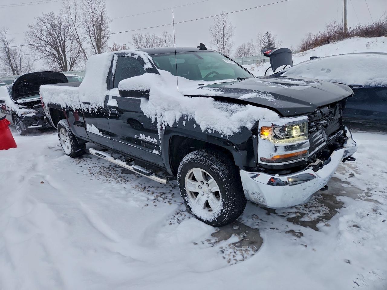 2017 CHEVROLET SILVERADO K1500 LT photo 4