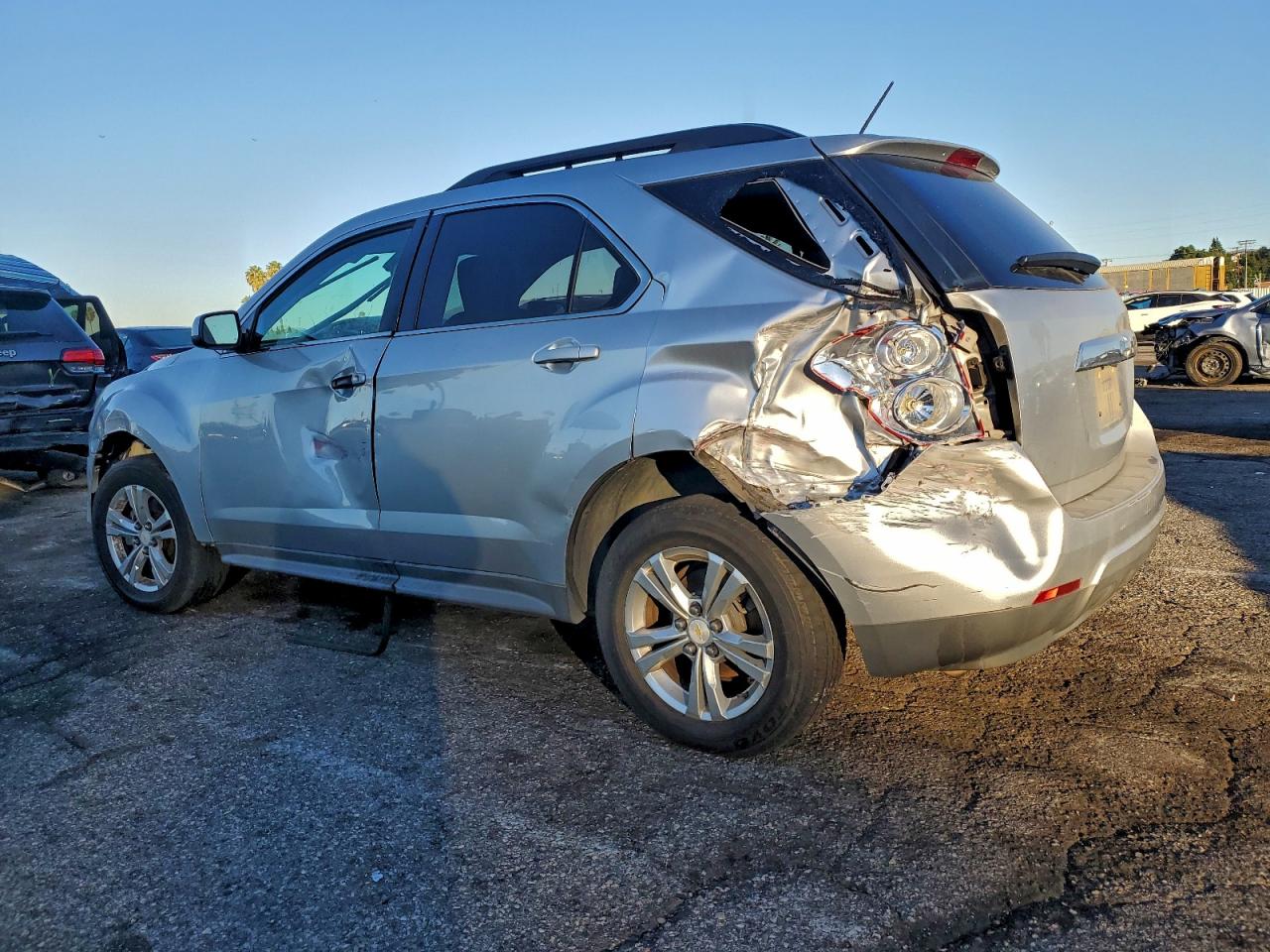 2015 CHEVROLET EQUINOX LT photo 2