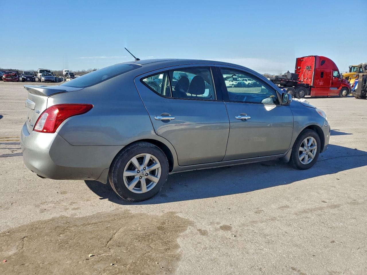 2014 NISSAN VERSA S photo 3