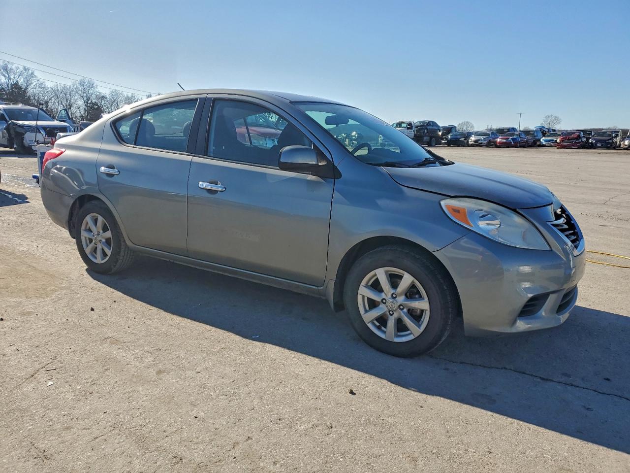 2014 NISSAN VERSA S photo 4