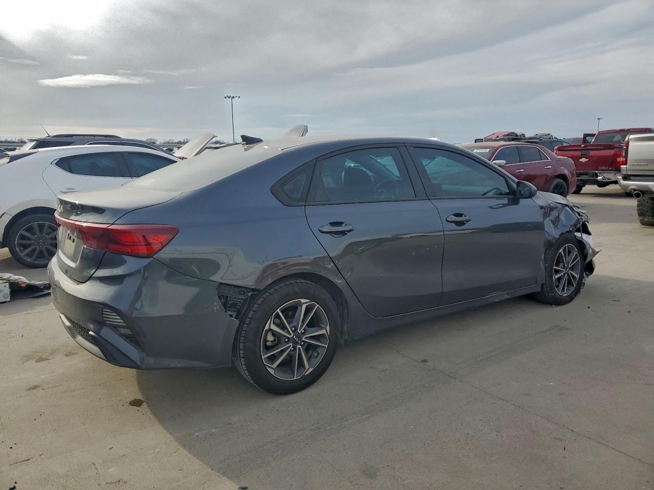 2023 KIA FORTE LX photo 3