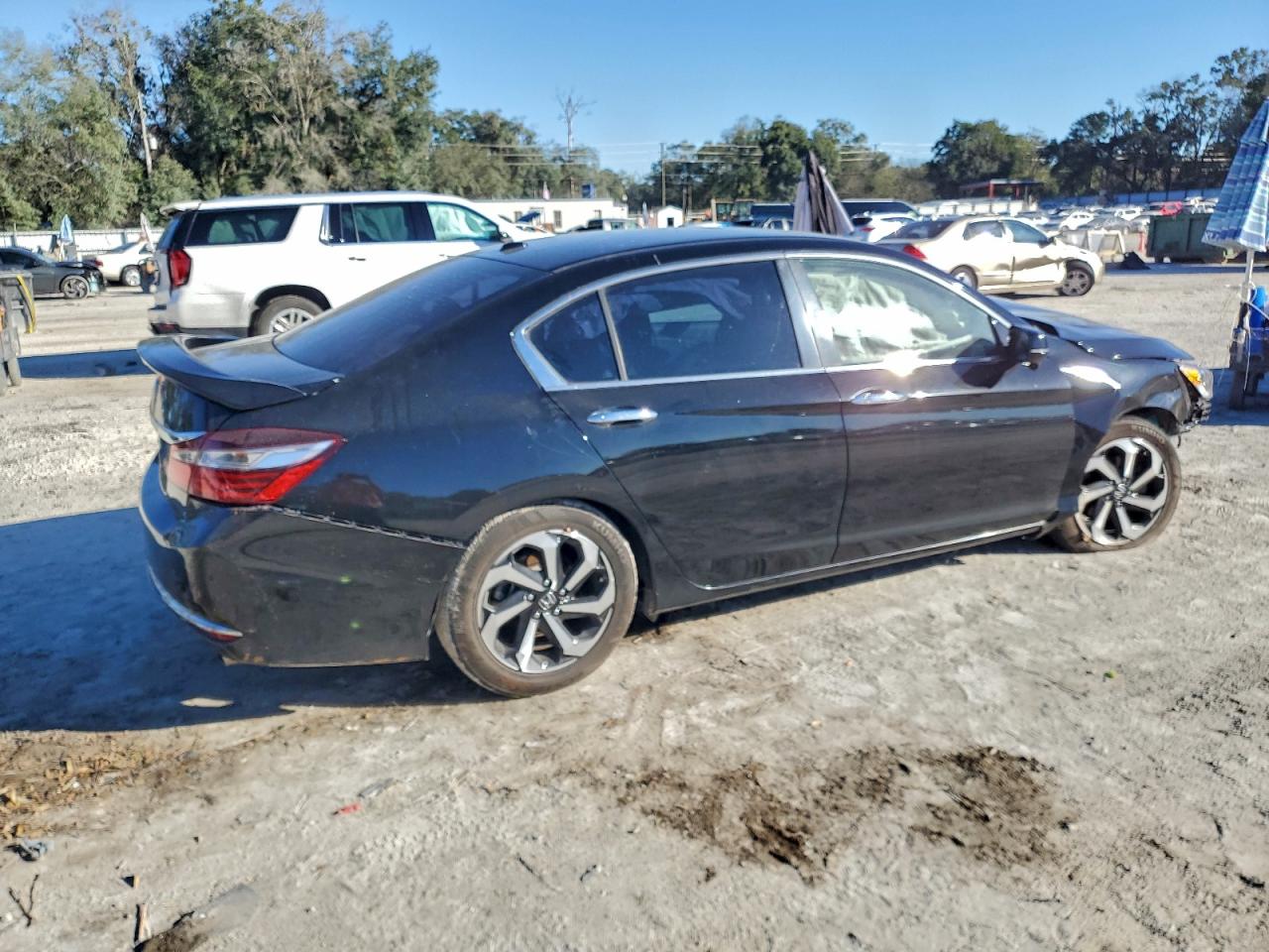 2017 HONDA ACCORD EX photo 3