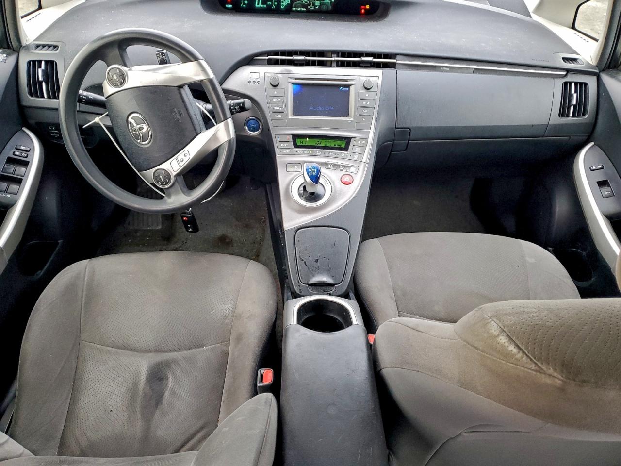 2015 TOYOTA PRIUS photo 8