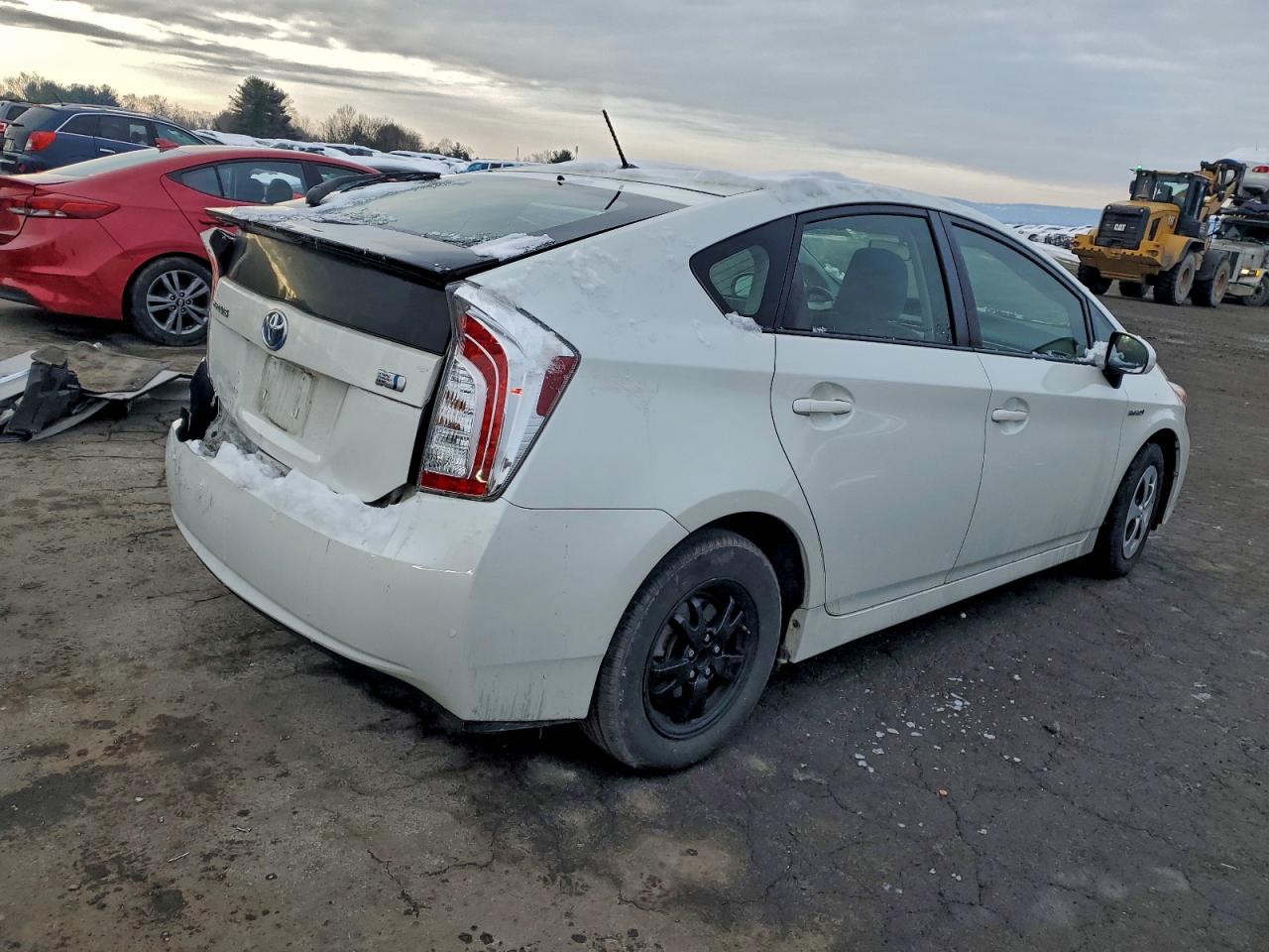 2015 TOYOTA PRIUS photo 3