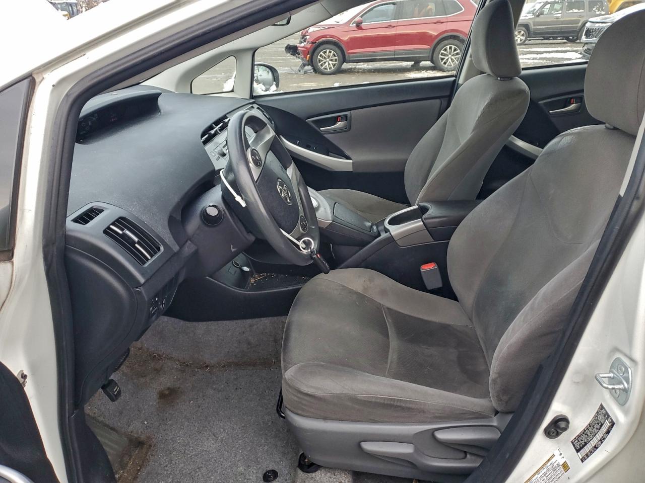2015 TOYOTA PRIUS photo 7