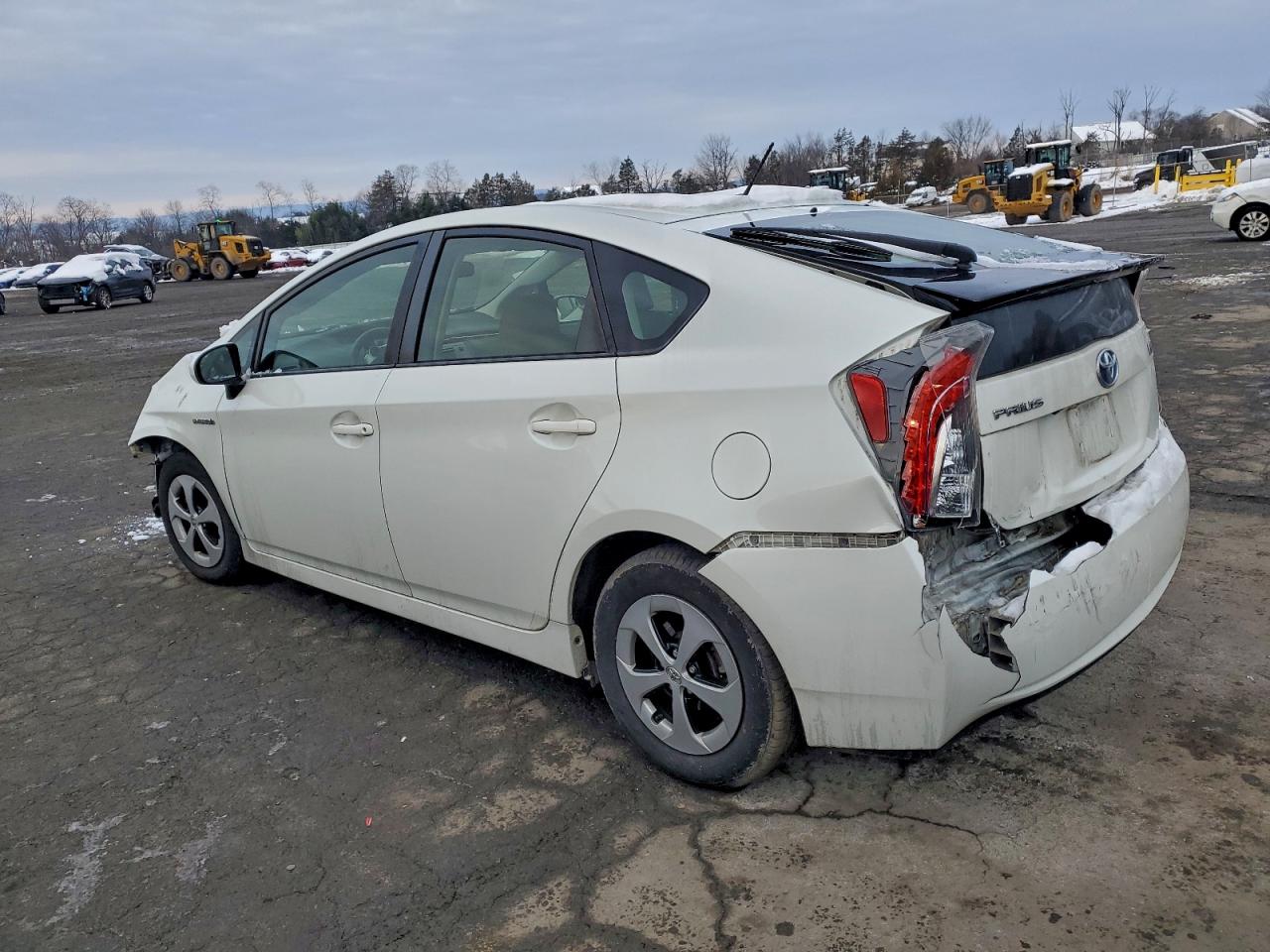 2015 TOYOTA PRIUS photo 2