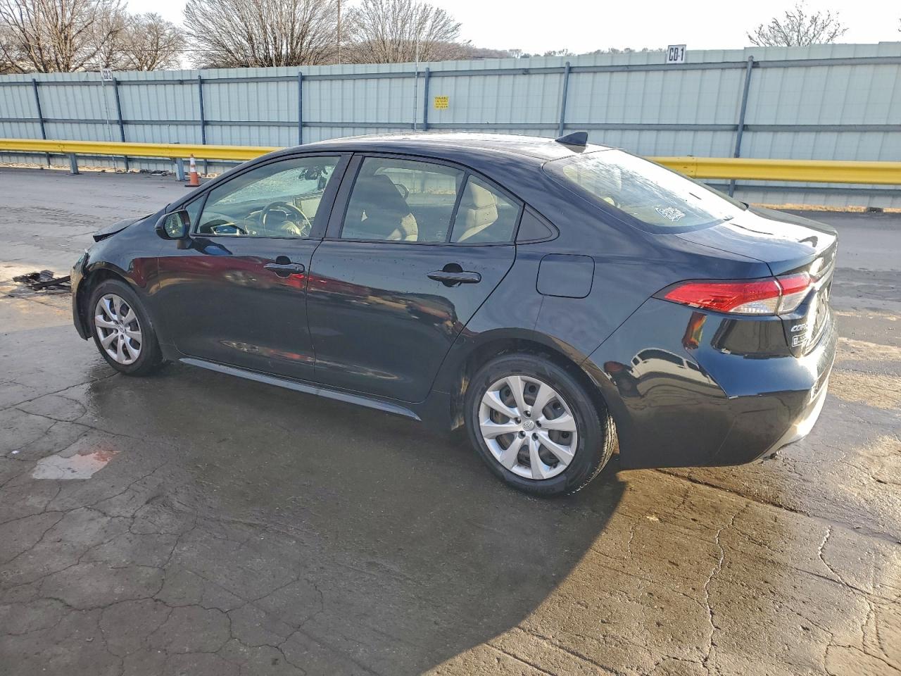 2020 TOYOTA COROLLA LE photo 2