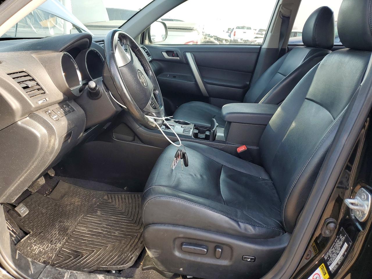 2011 TOYOTA HIGHLANDER BASE photo 7