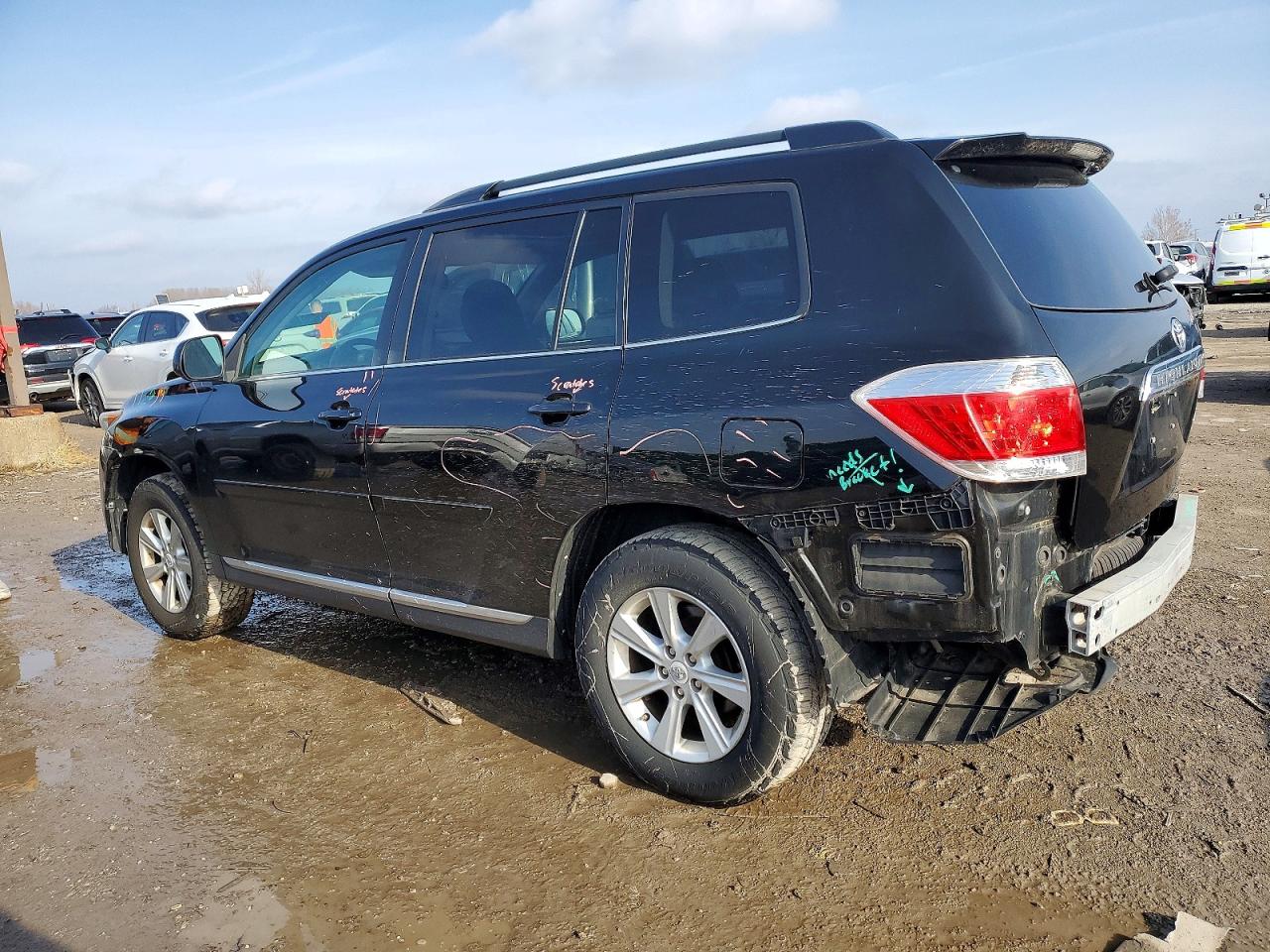 2011 TOYOTA HIGHLANDER BASE photo 2