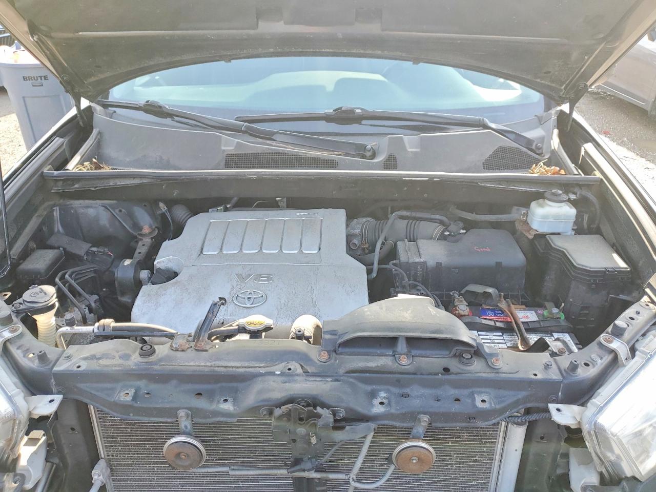 2011 TOYOTA HIGHLANDER BASE photo 12