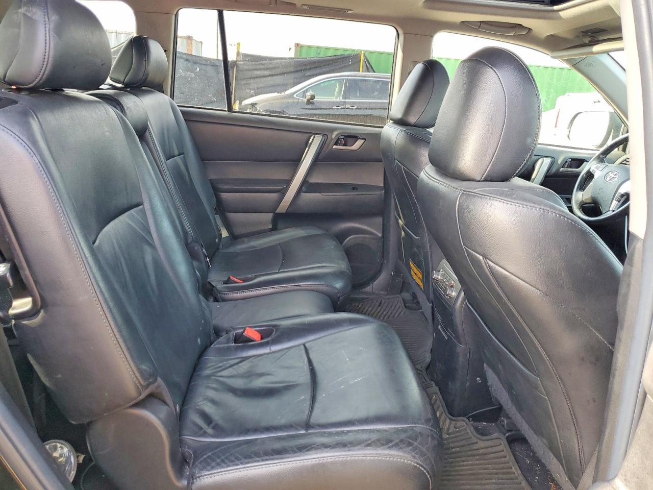 2011 TOYOTA HIGHLANDER BASE photo 11