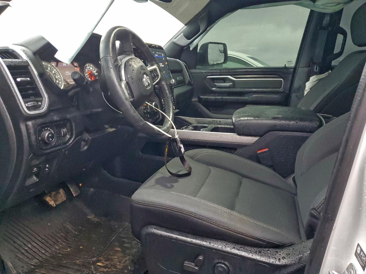 2021 RAM 1500 photo 7