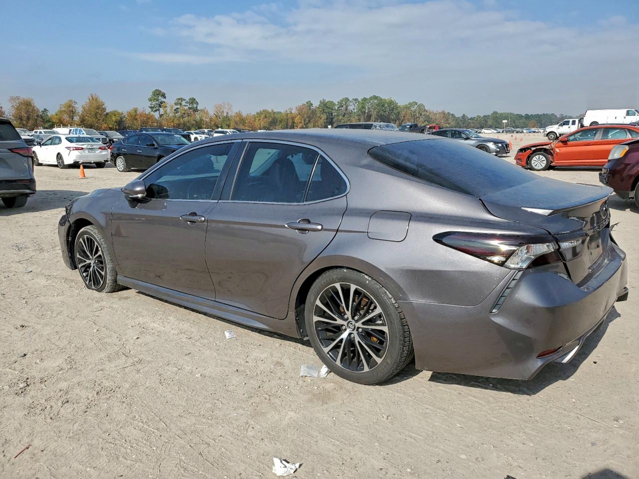 2018 TOYOTA CAMRY photo 2