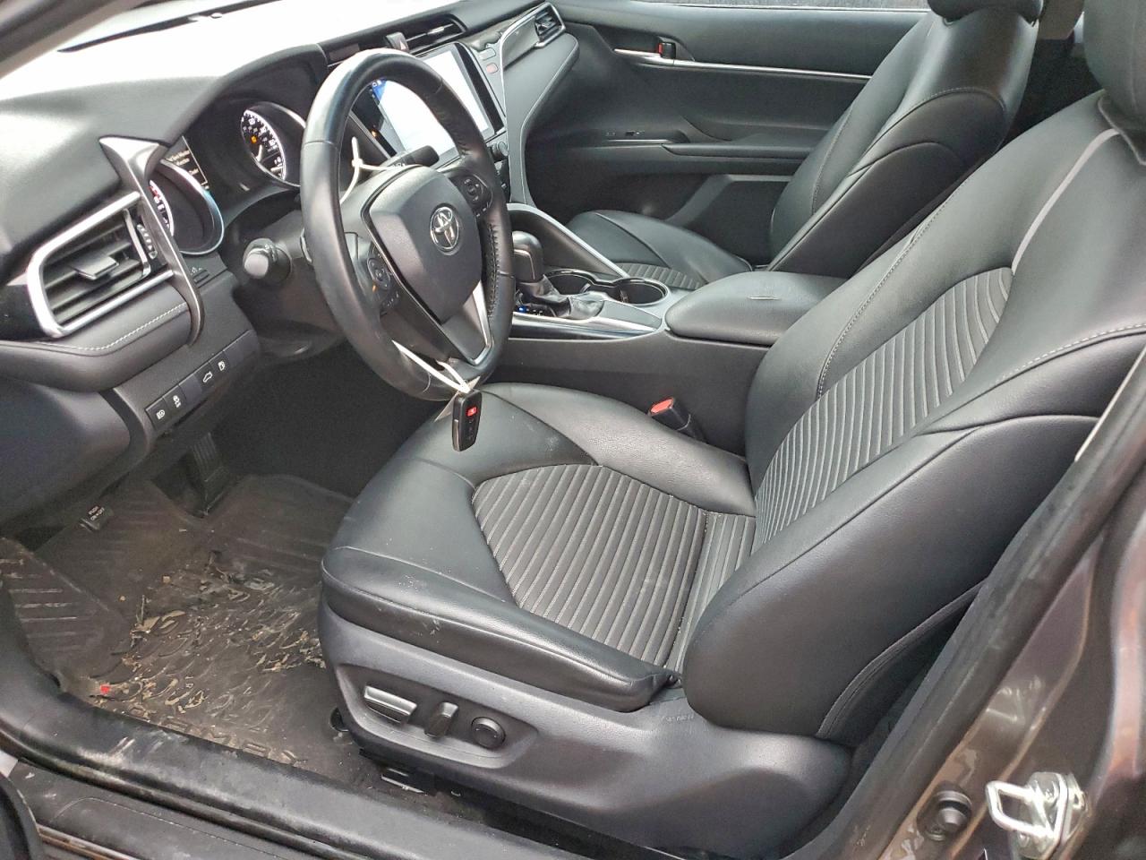2018 TOYOTA CAMRY photo 7