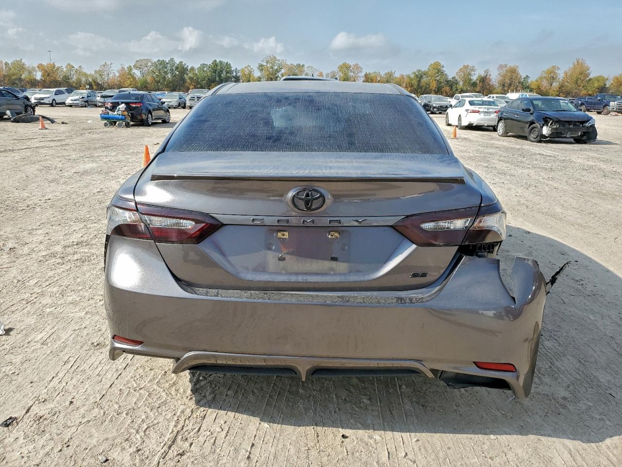 2018 TOYOTA CAMRY photo 6