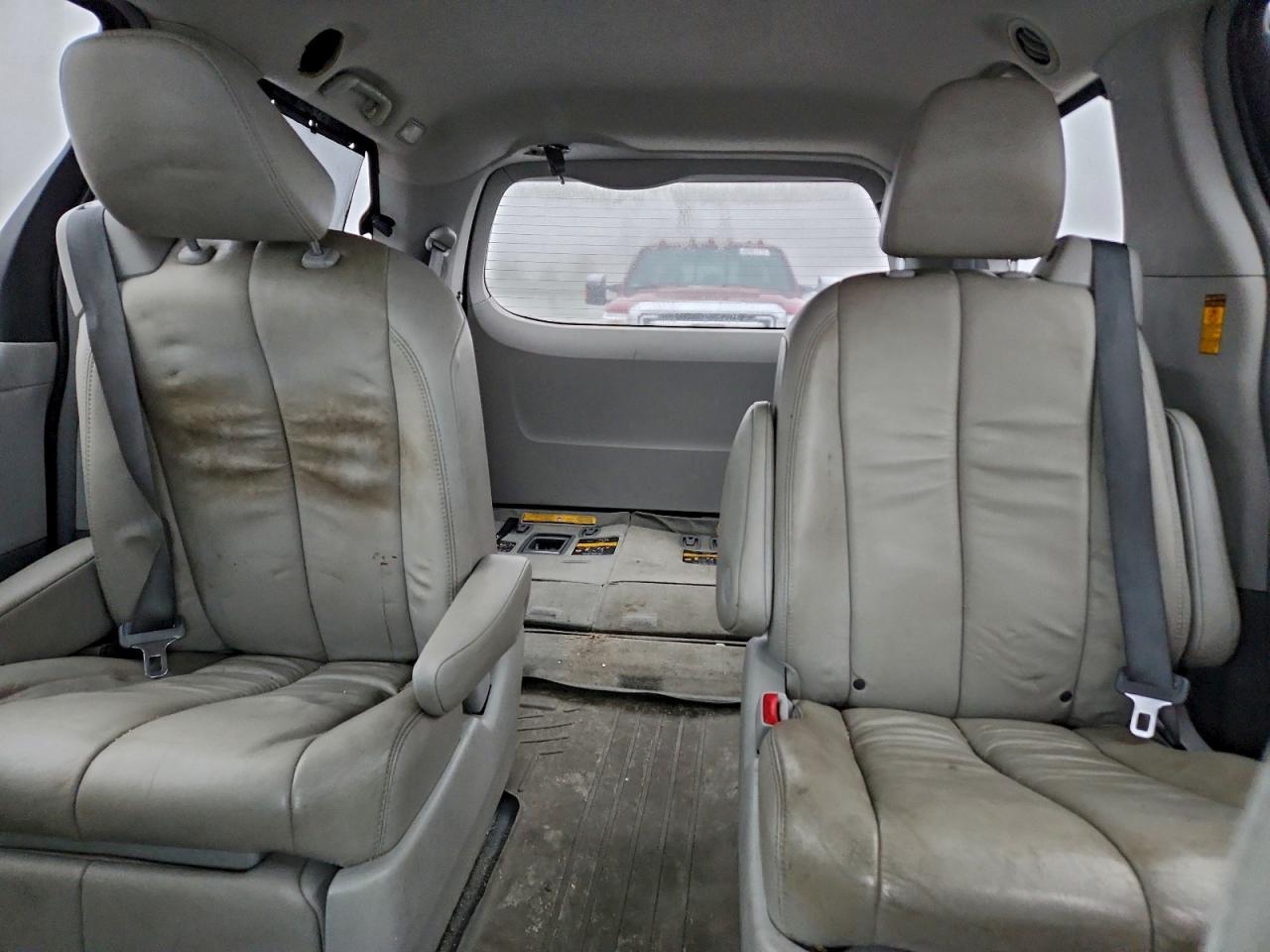 2014 TOYOTA SIENNA XLE photo 10