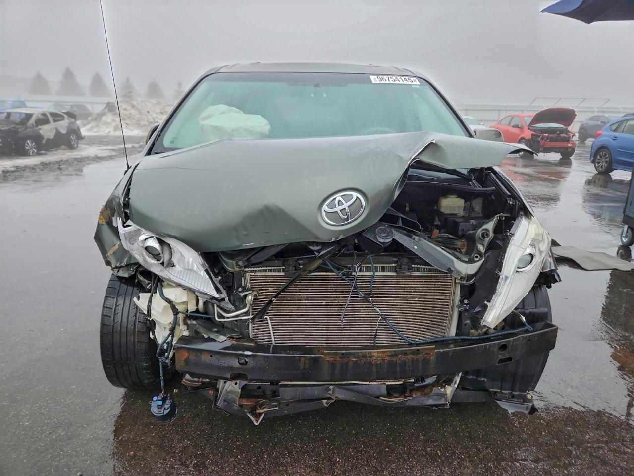 2014 TOYOTA SIENNA XLE photo 5