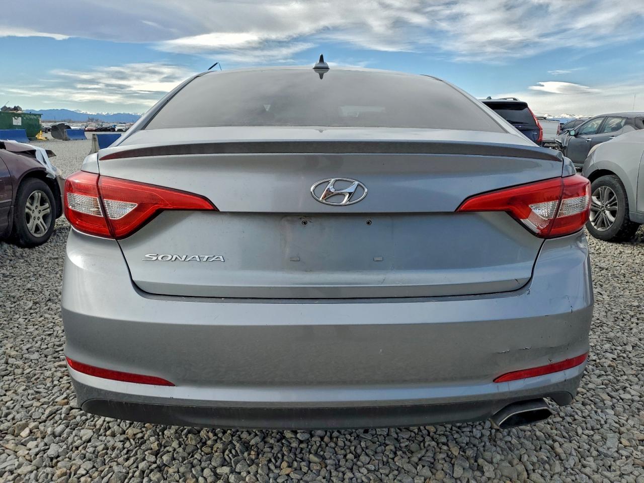 2017 HYUNDAI SONATA SE photo 6