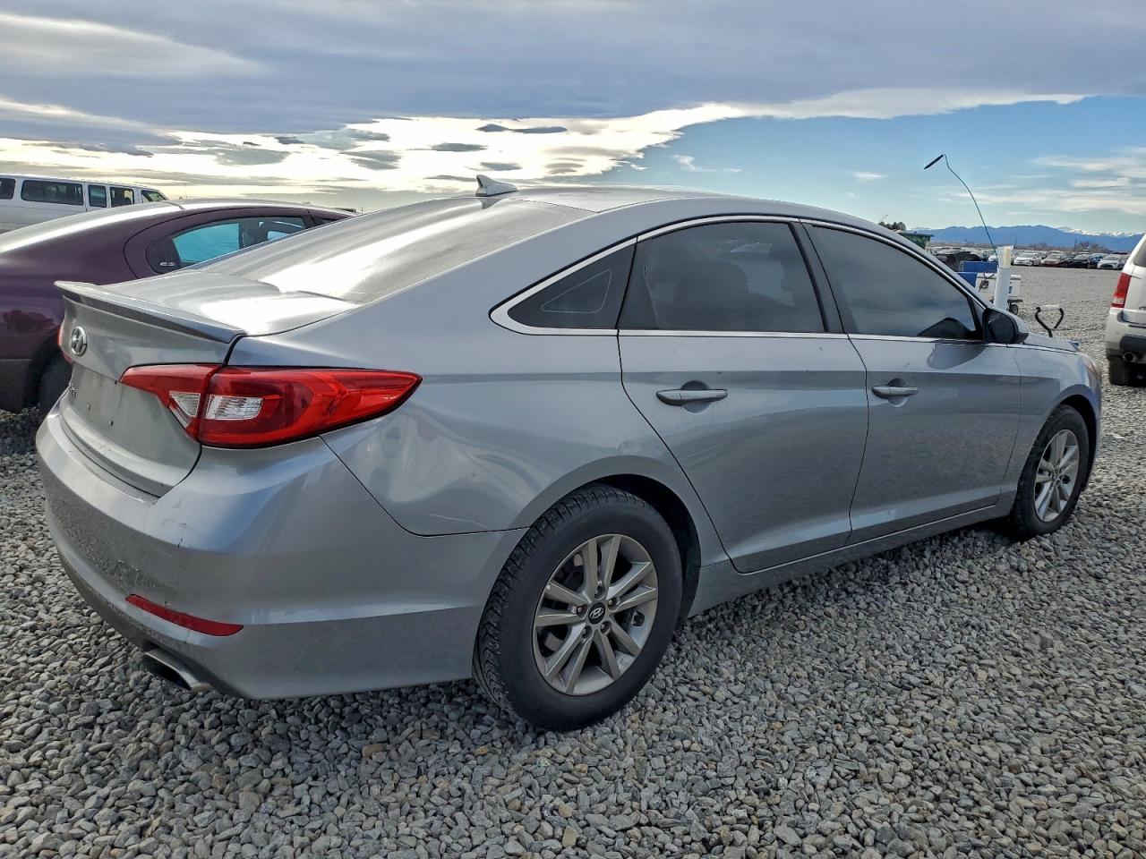 2017 HYUNDAI SONATA SE photo 3