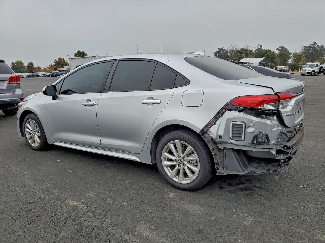 2024 TOYOTA COROLLA LE photo 2