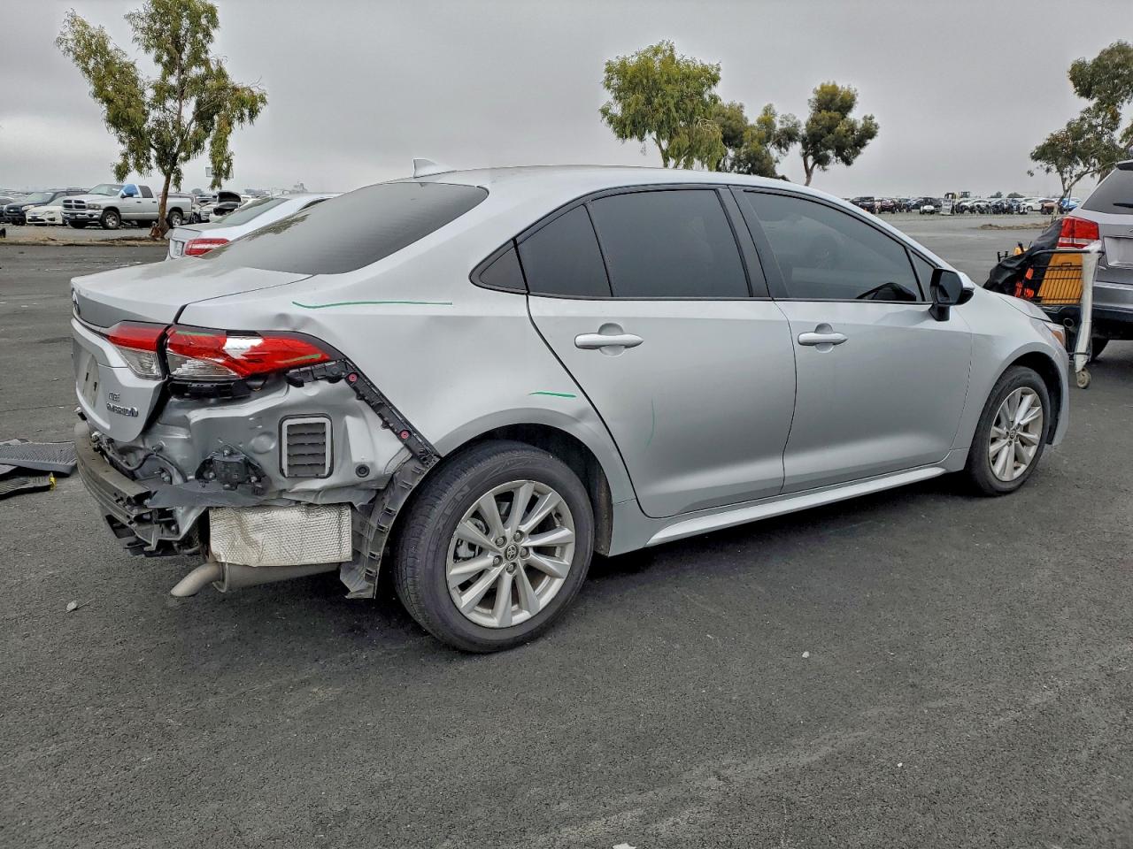 2024 TOYOTA COROLLA LE photo 3