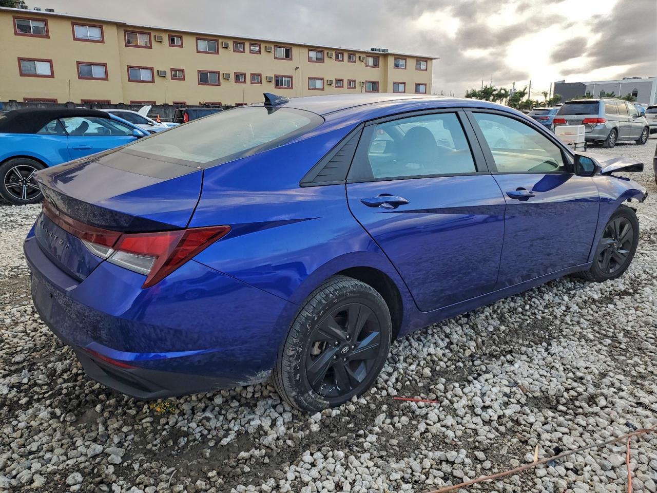 2022 HYUNDAI ELANTRA SEL photo 3