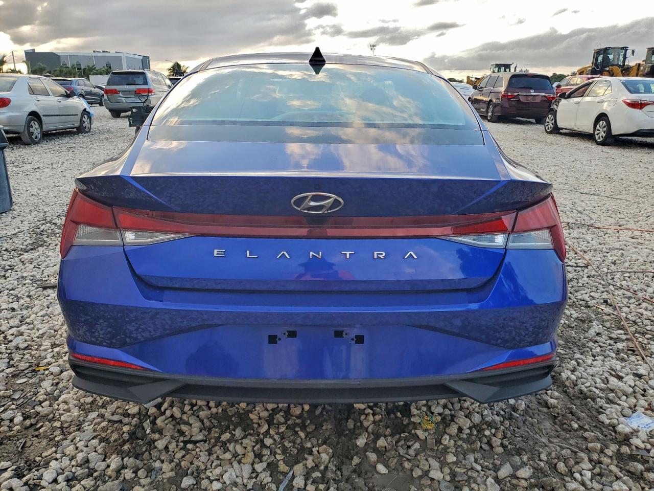2022 HYUNDAI ELANTRA SEL photo 6