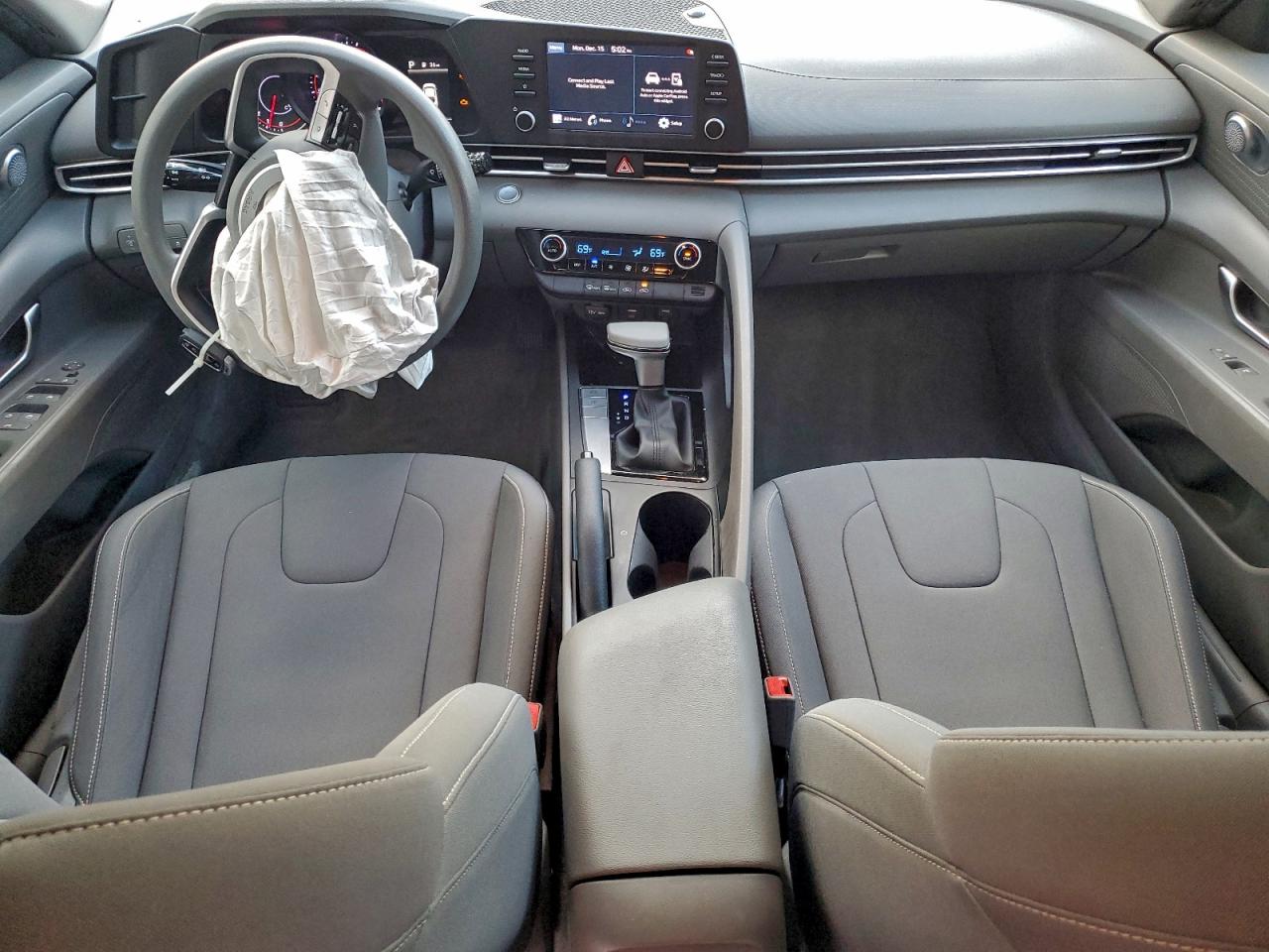 2022 HYUNDAI ELANTRA SEL photo 8
