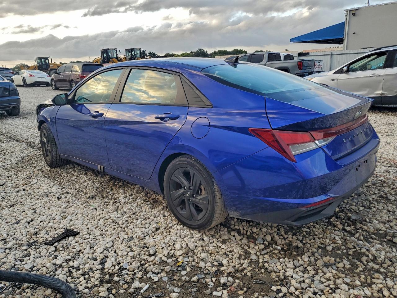 2022 HYUNDAI ELANTRA SEL photo 2