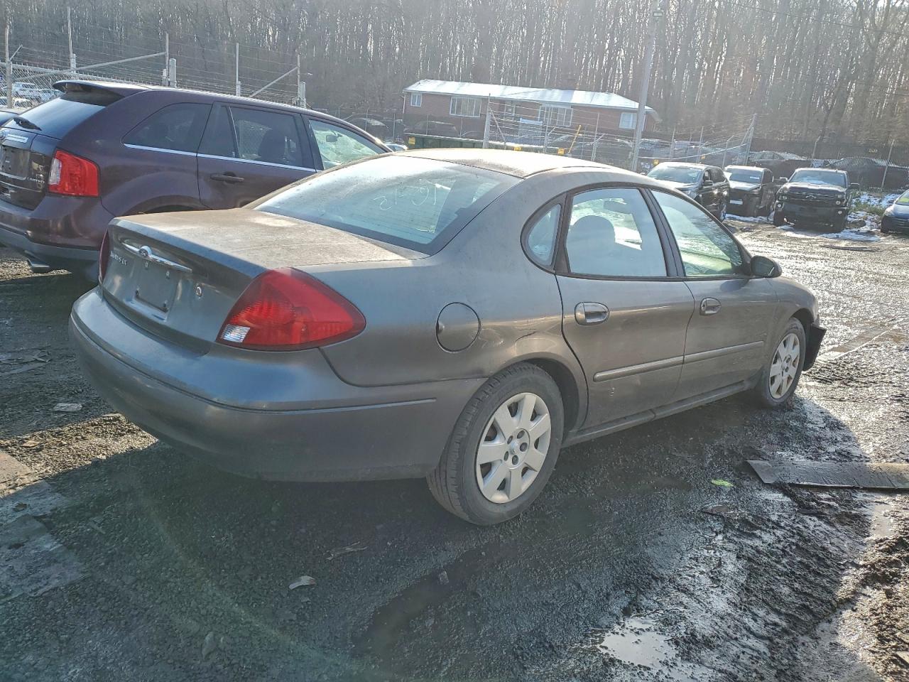 2003 FORD TAURUS LX photo 3