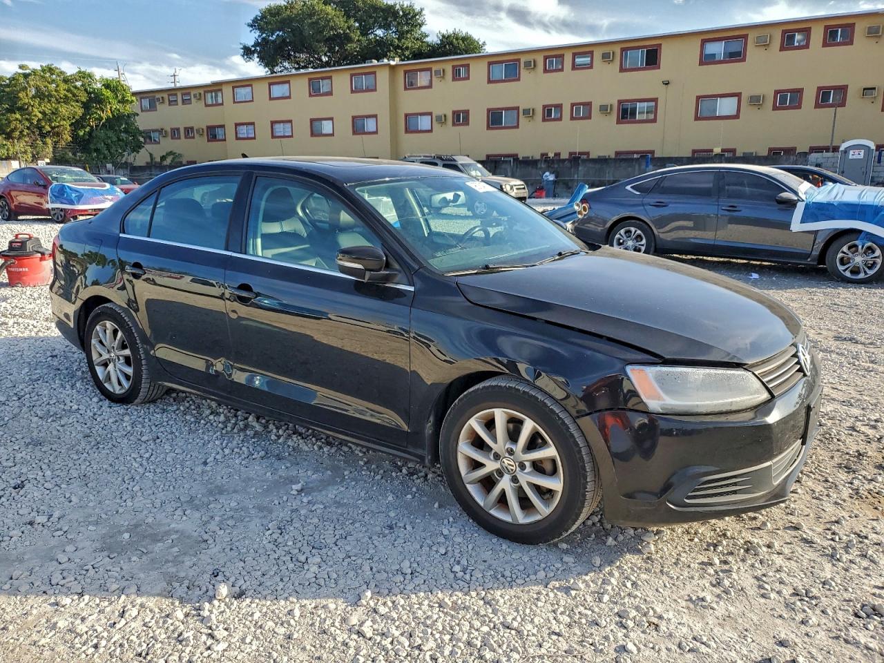 2014 VOLKSWAGEN JETTA SE photo 4