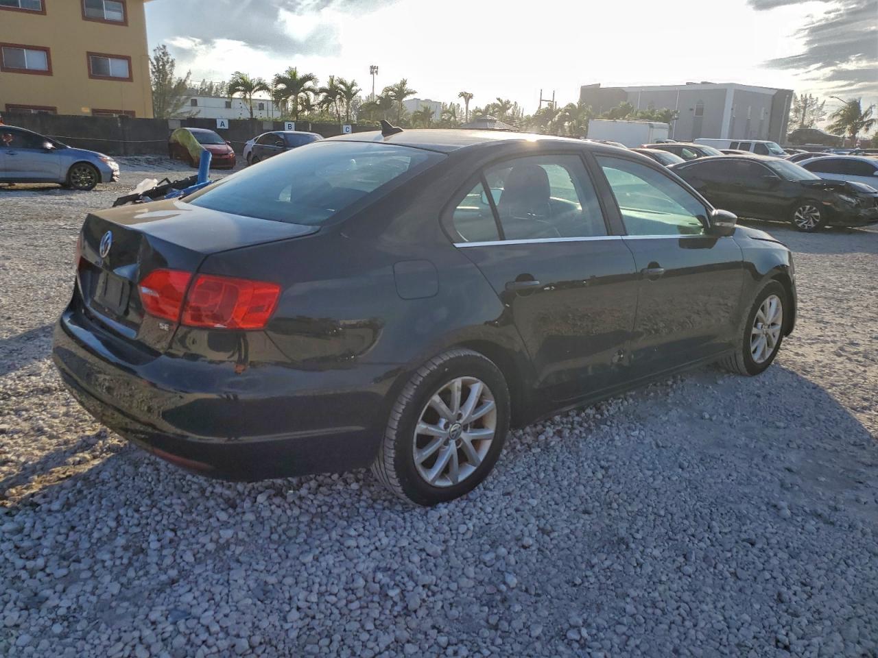 2014 VOLKSWAGEN JETTA SE photo 3