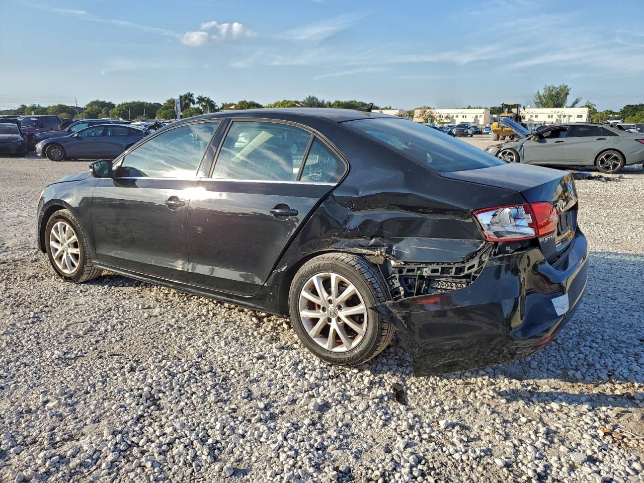 2014 VOLKSWAGEN JETTA SE photo 2