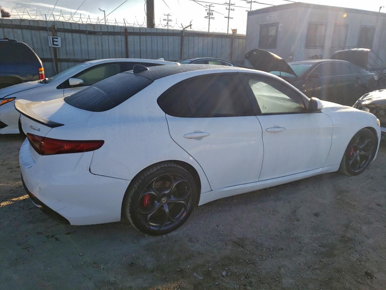 2018 ALFA ROMEO GIULIA TI photo 3