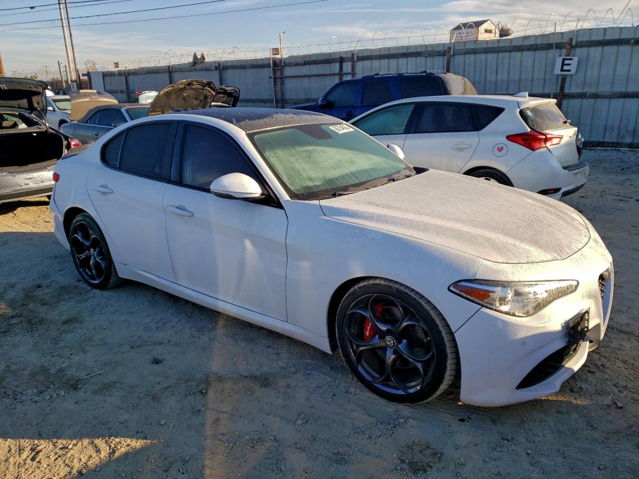 2018 ALFA ROMEO GIULIA TI photo 4