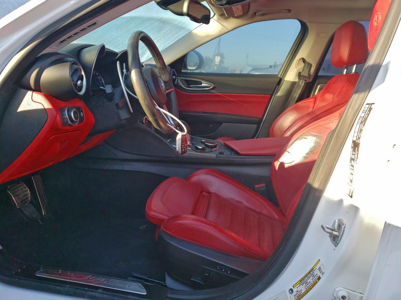 2018 ALFA ROMEO GIULIA TI photo 7